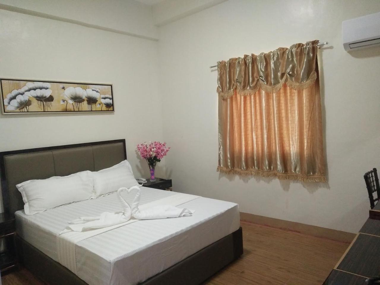 Meaco Royal Hotel - Batangas City Exterior foto